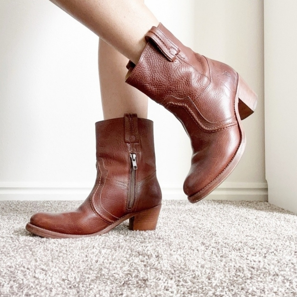 Frye Jane Trapunto Bootie